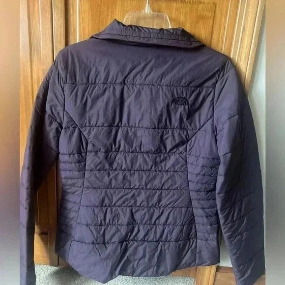 The North Face Woman’s Purple Puffer Jacket. Size Small - Picture 4 of 8